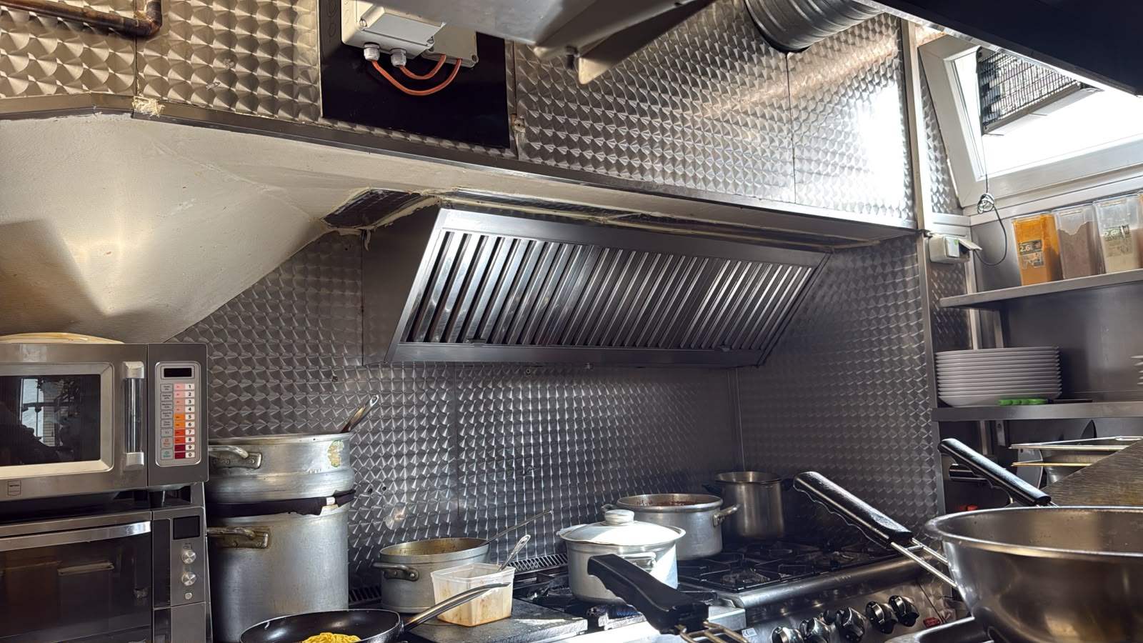 INSTALLATION DE HOTTE EXPERT VENTIL
